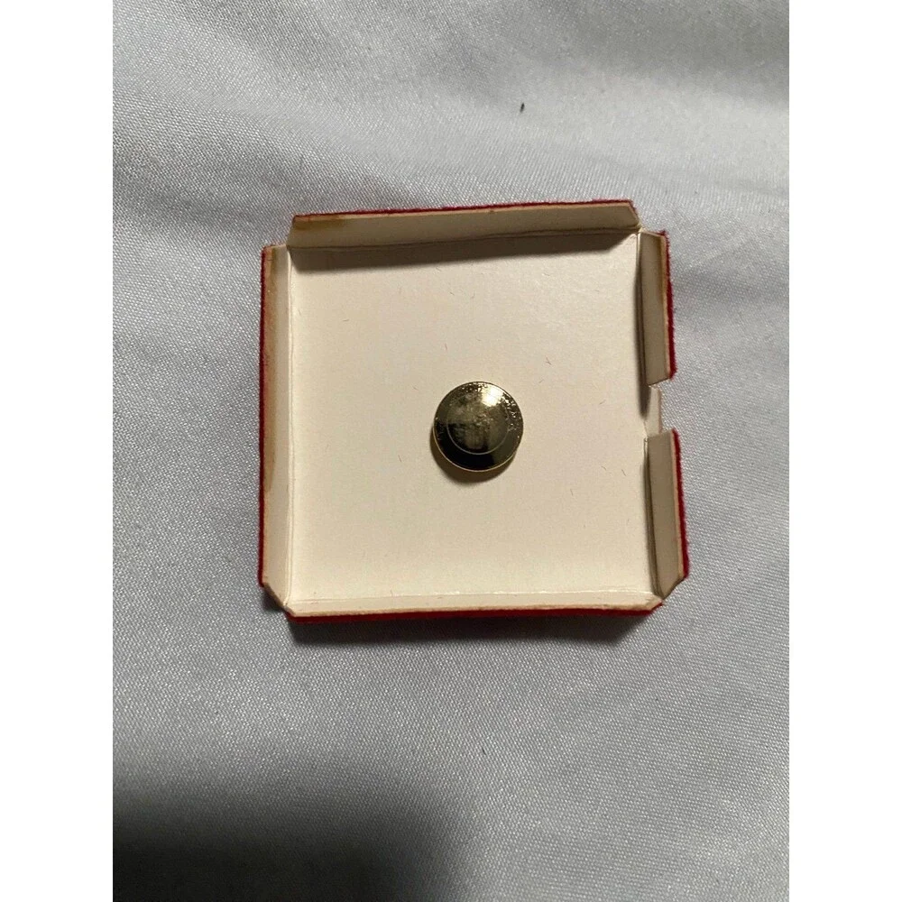 Vintage Avon Gold Tone Pin Spelled Out w/ heart Reward Achievement Award